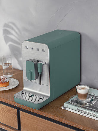 SMEG | Kaffee-Vollautomat Medium 50s Retro Style Weiss BCC02WHMEU | dunkelgrün