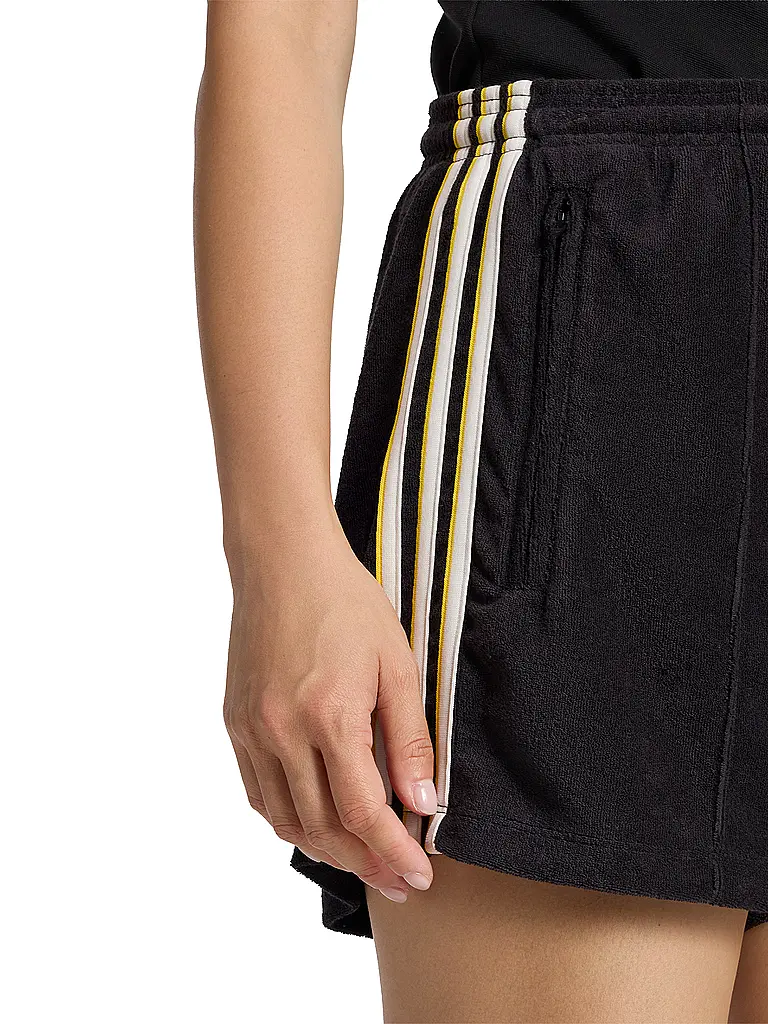 ADIDAS ORIGINALS | Shorts TT | schwarz