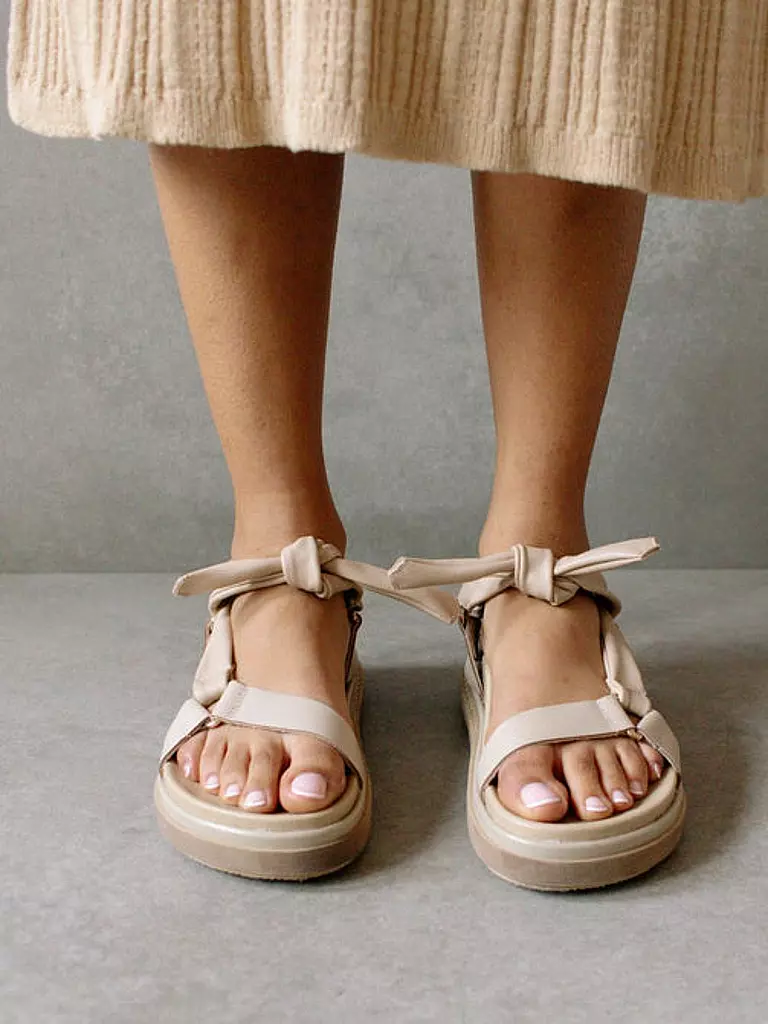 ALOHAS | Sandalen Tied Together | beige