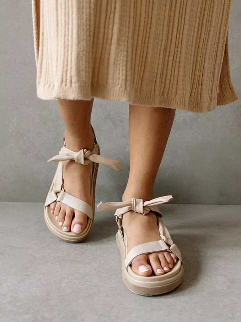 ALOHAS | Sandalen Tied Together | beige