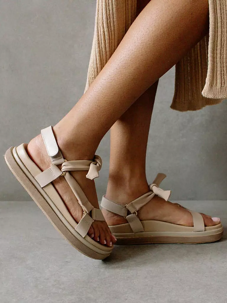 ALOHAS | Sandalen Tied Together | beige