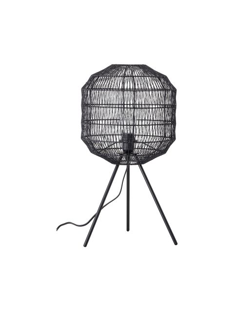 Eine schwarze Tischlampe mit Drahtgestell und geometrischem Design steht auf drei schlanken, abgewinkelten Beinen. Ihre offene Struktur gibt den Blick auf eine zentrale Glühbirne frei. Ein Stromkabel verläuft vom Sockel aus. Das Design ist modern und minimalistisch.