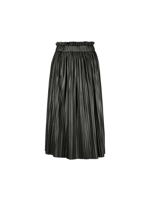 Ein schwarzer Faltenrock mit elastischem Bund aus glänzendem, strukturiertem Stoff. Der Rock ist knielang und hat ein gerafftes Oberteil, wodurch ein fließender Look entsteht.