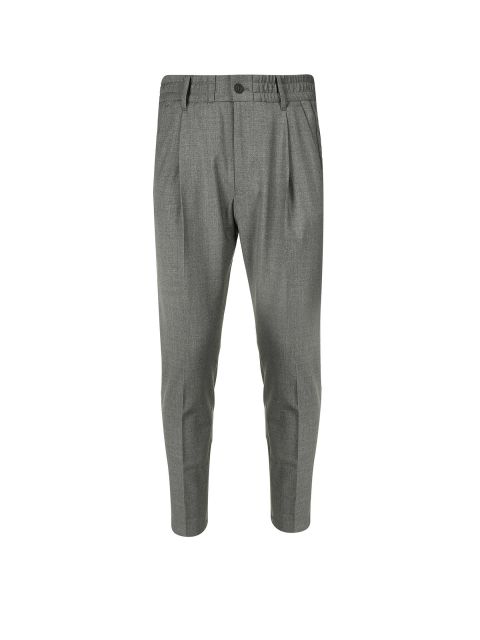 Graue, maßgeschneiderte Hose mit Bügelfalten vorne, Knopfverschluss und Gürtelschlaufen im Slim Fit.