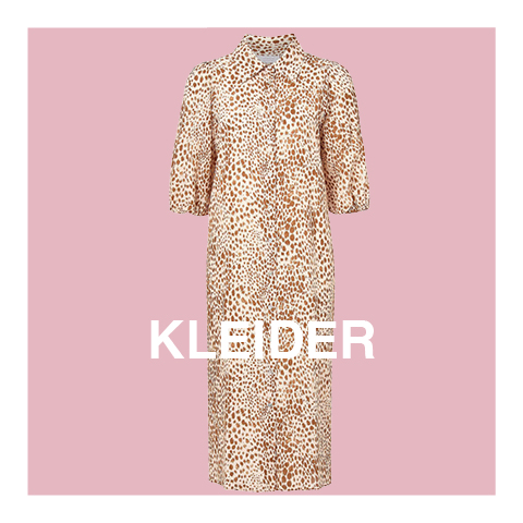 Ein Kleid mit Leopardenmuster und halblangen Ärmeln auf rosa Hintergrund. Das Wort „KLEIDER“ ist in Weiß auf dem Kleid geschrieben.
