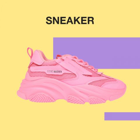 Ein rosafarbener Chunky-Sneaker von Steve Madden ist auf einem gelb-violetten Hintergrund abgebildet. Über dem Schuh steht in fetten schwarzen Buchstaben das Wort „SNEAKER“.