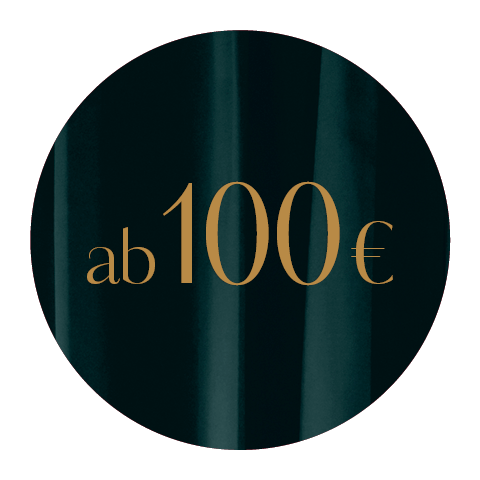 Ein dunkler, kreisförmiger Hintergrund mit dem Text „ab 100 €“ in edler, goldfarbener Schrift darauf zentriert.