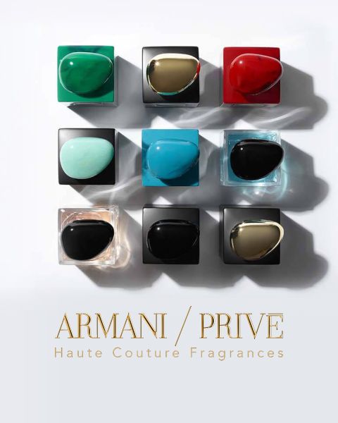 Ein Raster aus neun Armani/Privé-Parfümflaschen mit verschiedenfarbigen Verschlüssen, angeordnet in drei Reihen vor einem hellen Hintergrund. Der Text darunter lautet „Armani/Privé Haute Couture Fragrances“.