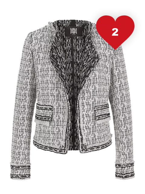 Ein schwarz-weißer strukturierter Blazer mit kragenlosem Design und zwei Vordertaschen. In der oberen rechten Ecke befindet sich ein rotes Herz mit der Nummer 2 darin.
