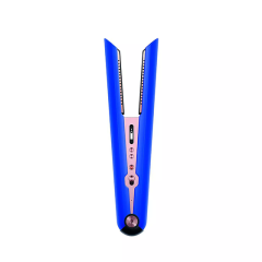 Ein blau-rosa kabelloser Haarglätter mit schlankem Design, abgerundeter Spitze und sichtbaren Bedientasten. Das Gerät ist geöffnet und zeigt die Glättungsplatten.