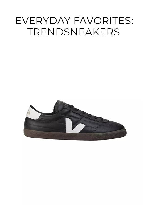 Ein schwarzer Low-Top-Sneaker mit weißem "V"-Logo an der Seite, weißem Akzent an der Ferse, schwarzen Schnürsenkeln und einer dunklen Sohle. Das Wort "TRENDSNEAKER" erscheint über dem Schuh.