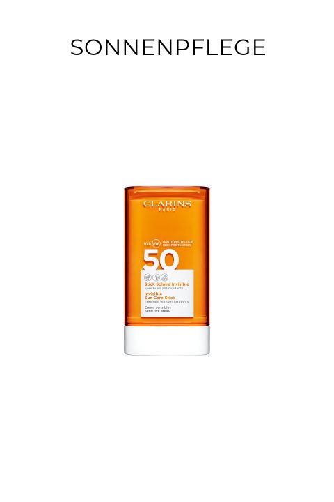 Eine orangefarbene Flasche des Clarins Paris UV Plus Sonnenschutzstifts LSF 50 steht zentriert auf weißem Untergrund. Über der Flasche steht in schwarzer Schrift „SONNENPFLEGE“.