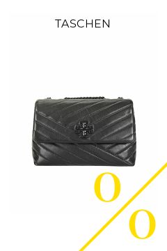 Eine schwarze, gesteppte Handtasche mit Kettenriemen und Logo auf der Vorderseite ist zentriert unter dem Wort „TASCHEN“ zu sehen. In der unteren rechten Ecke ist eine gelbe Diagonale mit großen Null-Symbolen zu sehen.