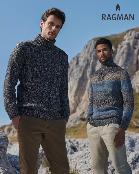 Zwei Männer in dicken Strickpullovern und Freizeithosen stehen im Freien vor felsigen Klippen unter einem klaren Himmel. Das "RAGMAN"-Logo ist in der oberen rechten Ecke zu sehen.
