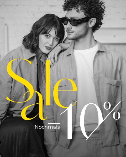 Eine stilvolle Frau und ein stilvoller Mann posieren gemeinsam in neutraler Kleidung. Der Text lautet: „Sale 10 % Nochmals“ in fetten gelben und weißen Buchstaben.