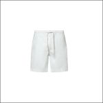 Weiße, knielange Shorts mit einem Stoffgürtel, elastischem Bund und Seitentaschen, präsentiert vor einem schlichten weißen Hintergrund.