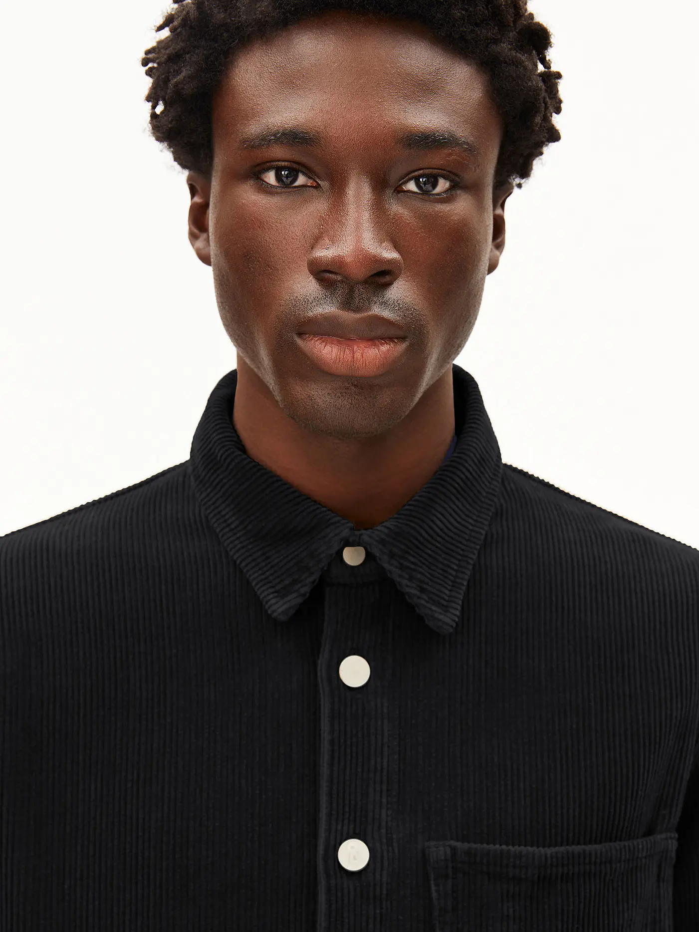 ARMEDANGELS | Overshirt YUNAAI CORDUROY | schwarz