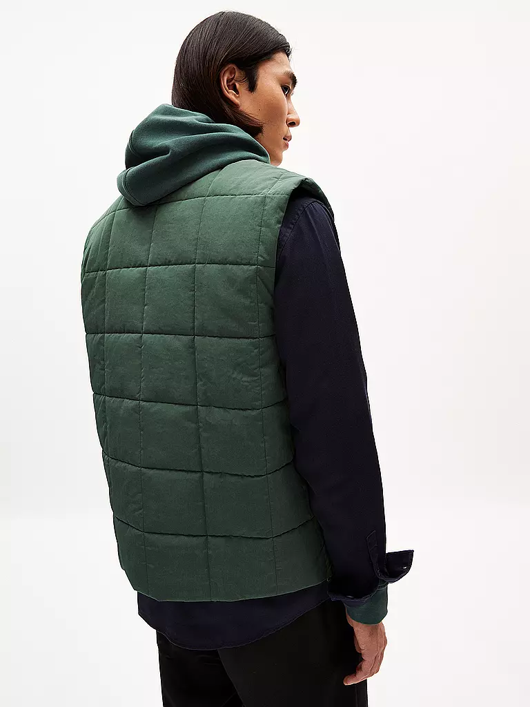 ARMEDANGELS | Steppgilet AABISKO | dunkelgrün