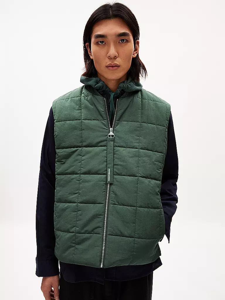 ARMEDANGELS | Steppgilet AABISKO | dunkelgrün