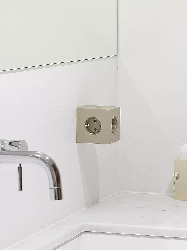 AVOLT | Mehrfachsteckdose Square 2 F Beige | grün