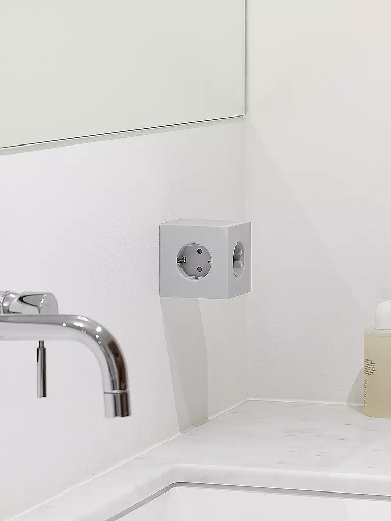 AVOLT | Mehrfachsteckdose Square 2 F Grey | hellgrau