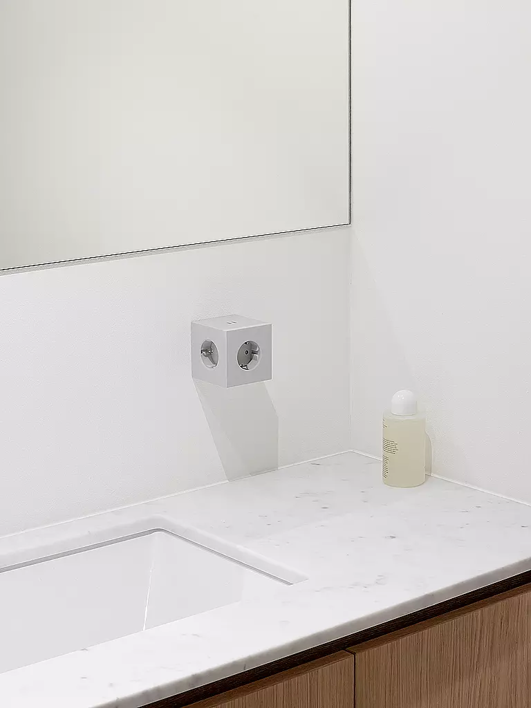 AVOLT | Mehrfachsteckdose Square 2 F Grey | hellgrau