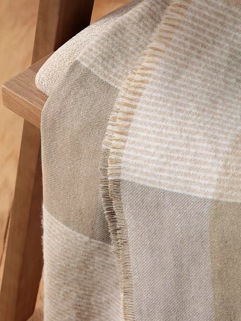 BIEDERLACK | Tagesdecke - Plaid 130x170cm  WHITE SANDSATION White Boucle  | camel