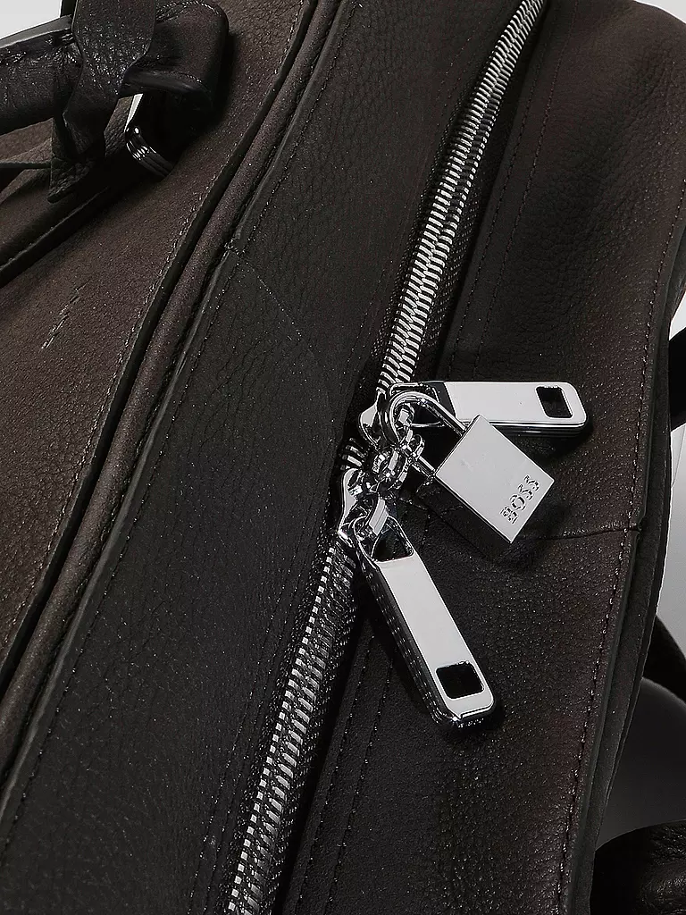 BOSS | Weekender | braun