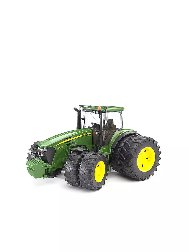 BRUDER | John Deere 7930 Traktor mit Zwillingsbereifung  | transparent