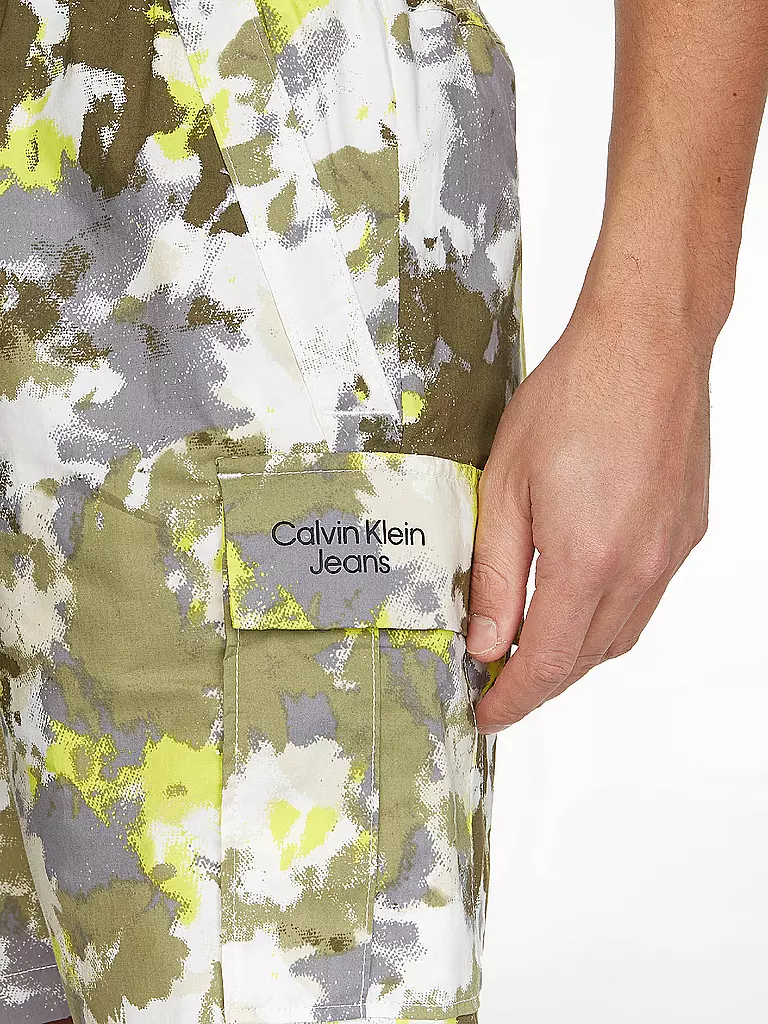 CALVIN KLEIN JEANS | Cargoshorts | grün