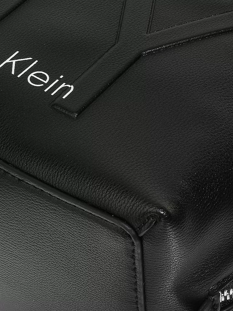 CALVIN KLEIN | Tasche - Henkeltasche "Shaped Duffle" | schwarz