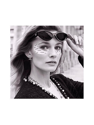 CHANEL | GLÄTTET – FESTIGT – STRAFFUNGSEFFEKT