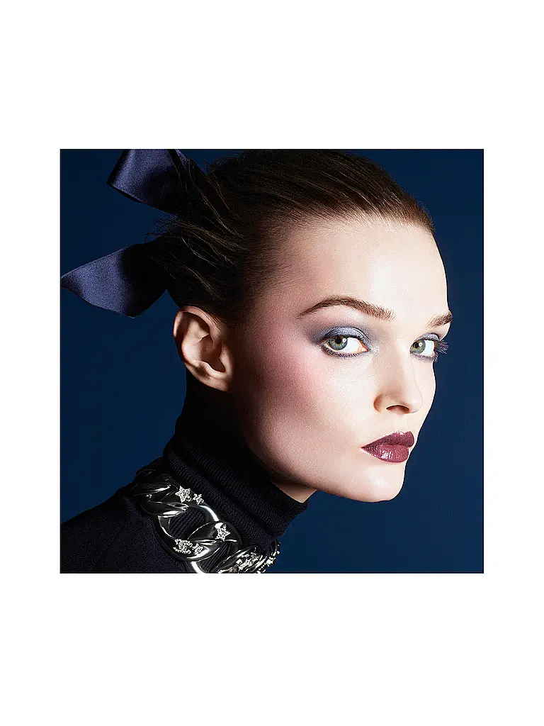 CHANEL | DER GLÄNZENDE FLUID-LIPPENSTIFT MIT LANGEM HALT | Dunkelrot