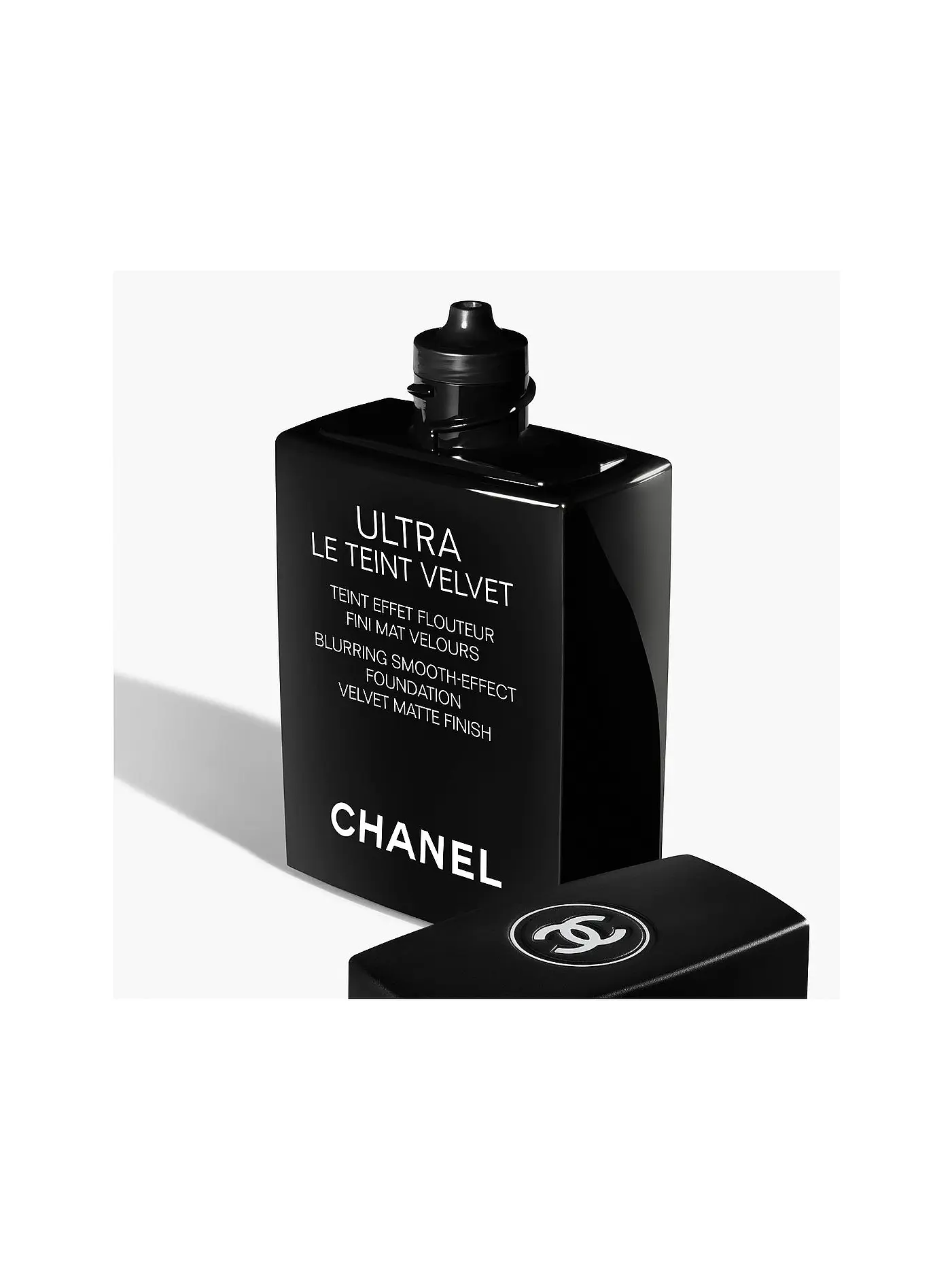 CHANEL | FOUNDATION MIT WEICHZEICHNEREFFEKT. SAMTIG-MATTES FINISH. 30ML | beige