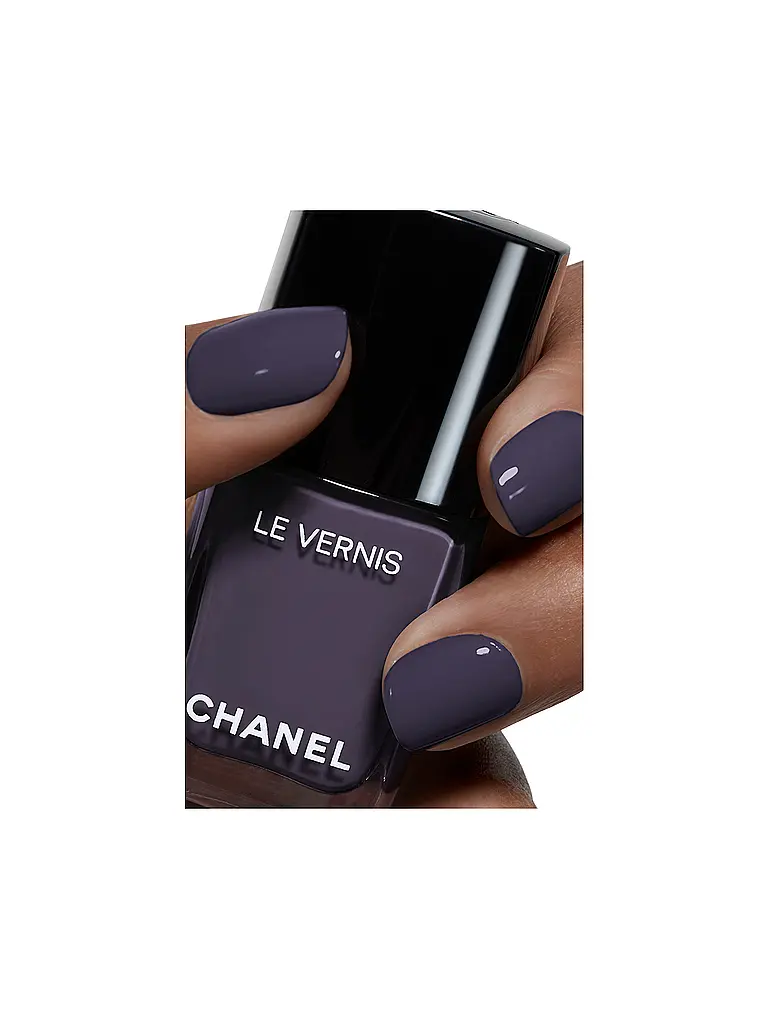 CHANEL | LANGANHALTEND |