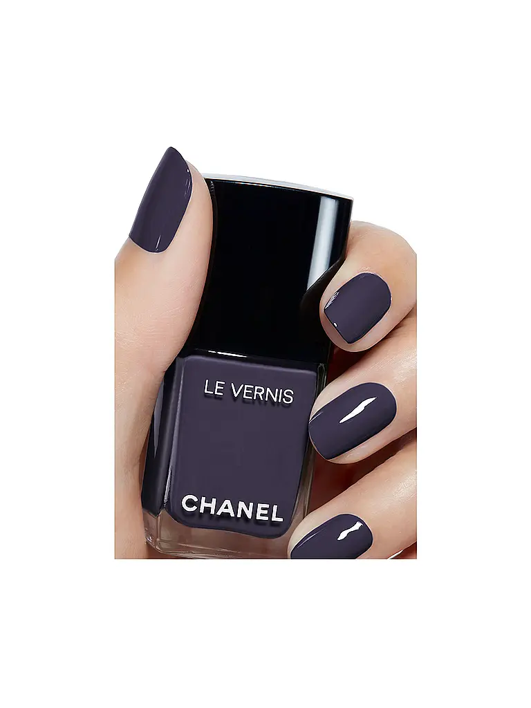 CHANEL | LANGANHALTEND |