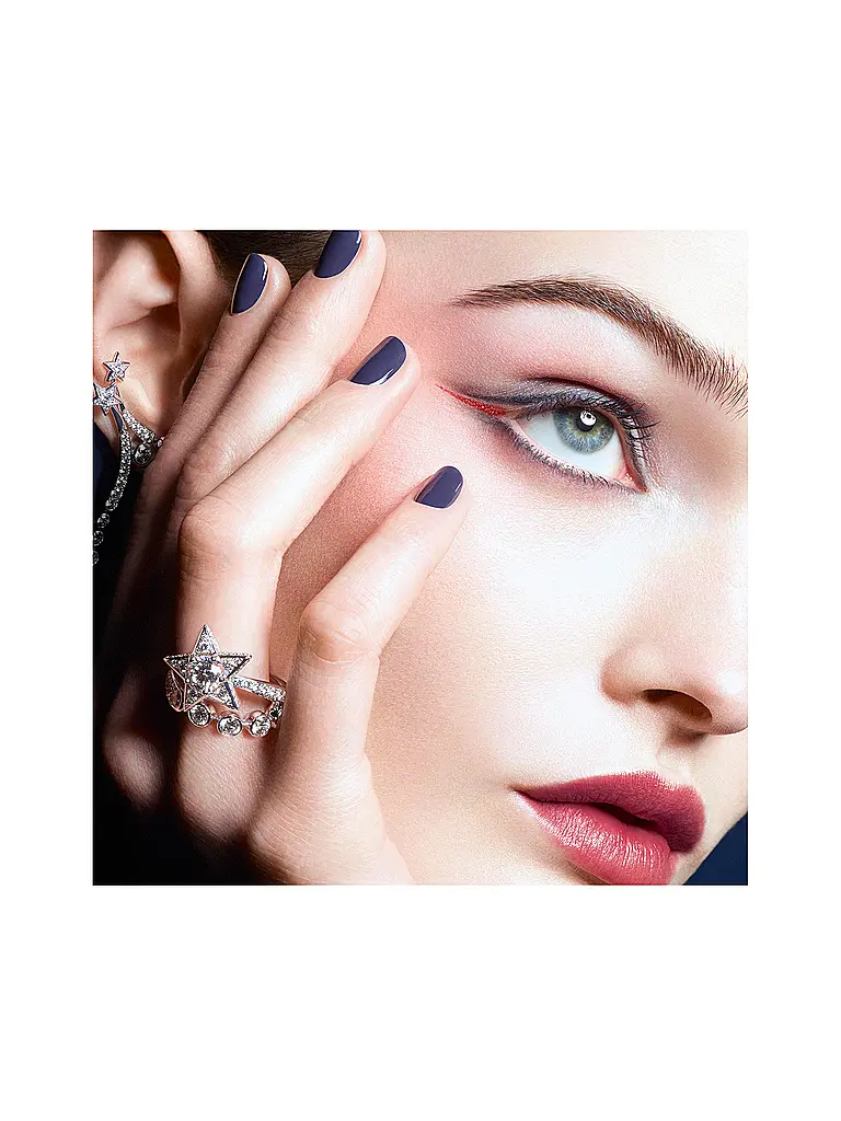 CHANEL | LANGANHALTEND | Koralle