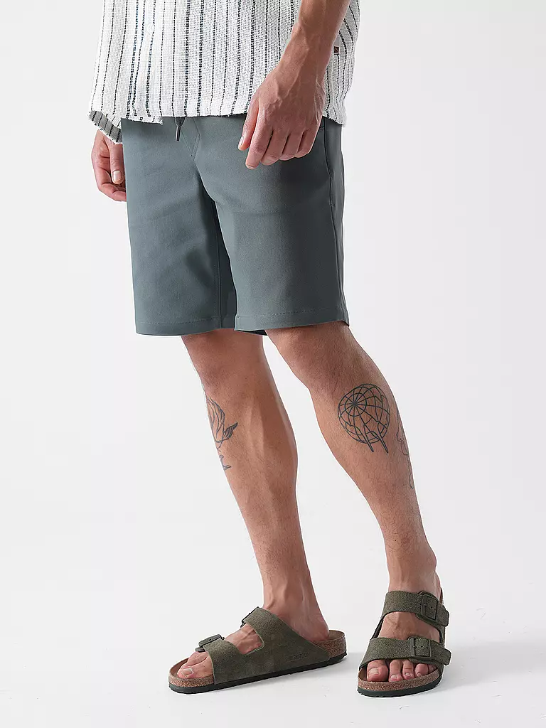 CHASIN | Shorts | grün