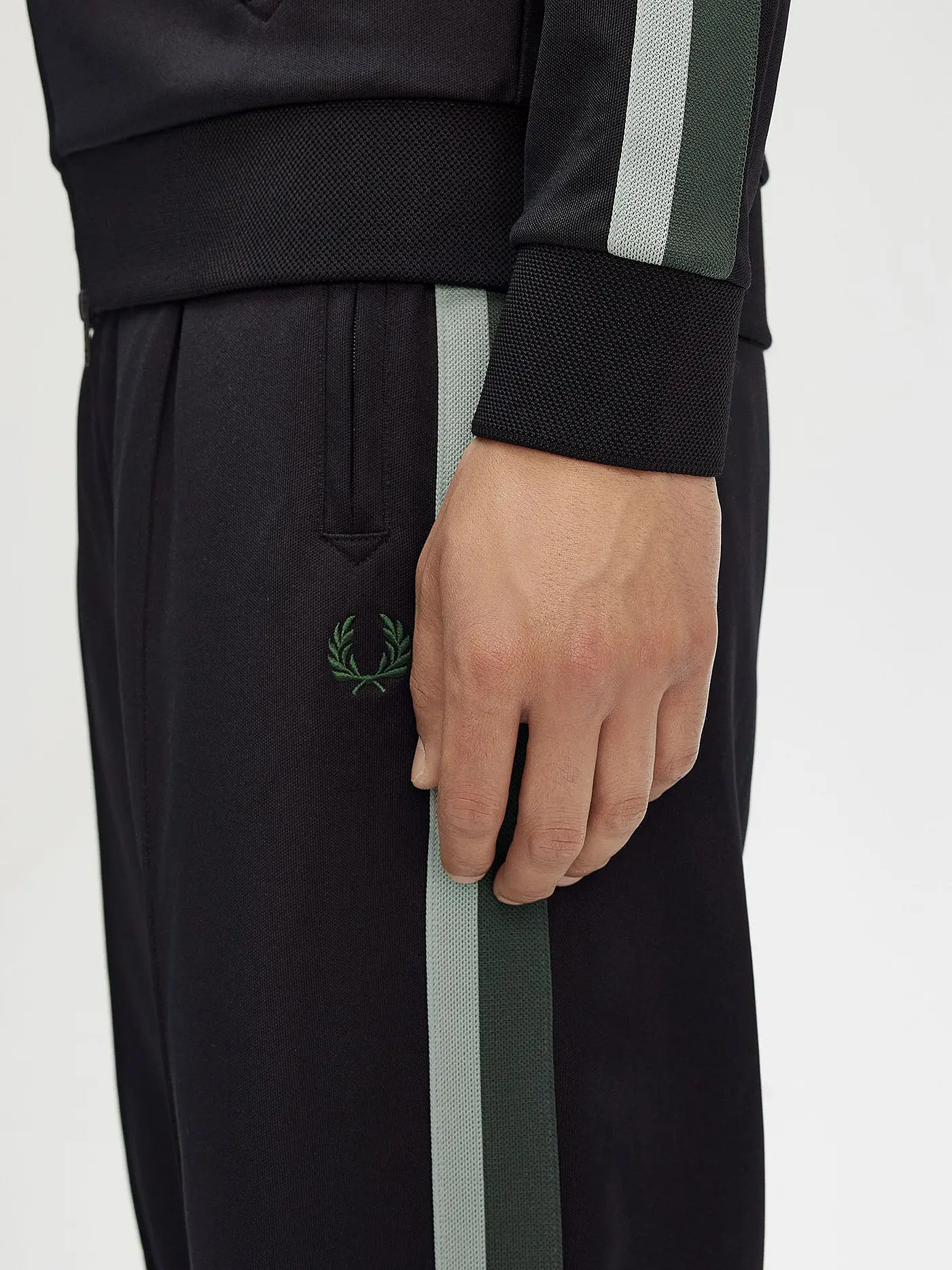 FRED PERRY | Jogginghose | schwarz