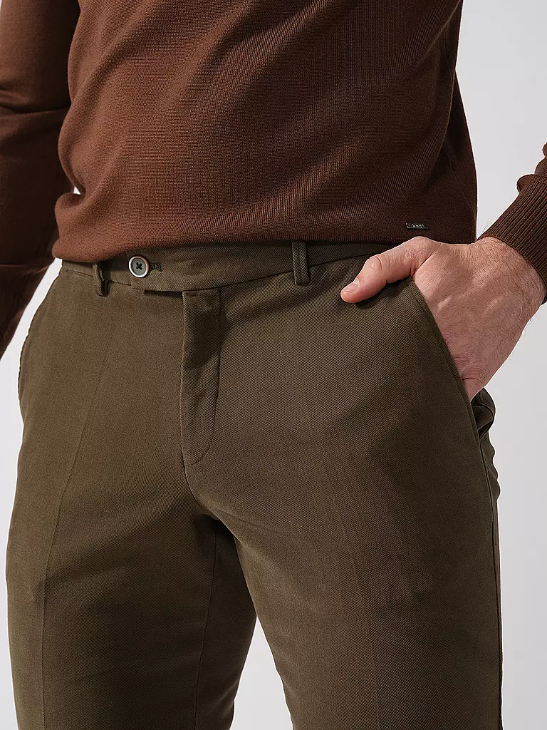 HILTL | Chino TRENTO Slim Fit | olive