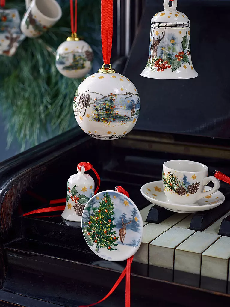 HUTSCHENREUTHER | Weihnachts Porzellan Kugel klein 2022 Am Weihnachtsbaum | bunt