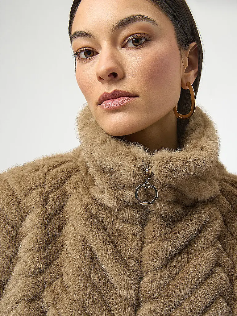 JOSEPH RIBKOFF | Gilet in Felloptik | camel
