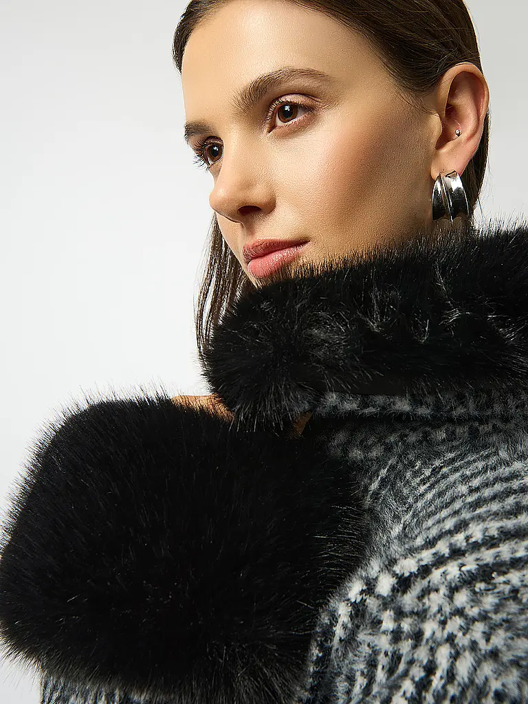 JOSEPH RIBKOFF | Mantel | 