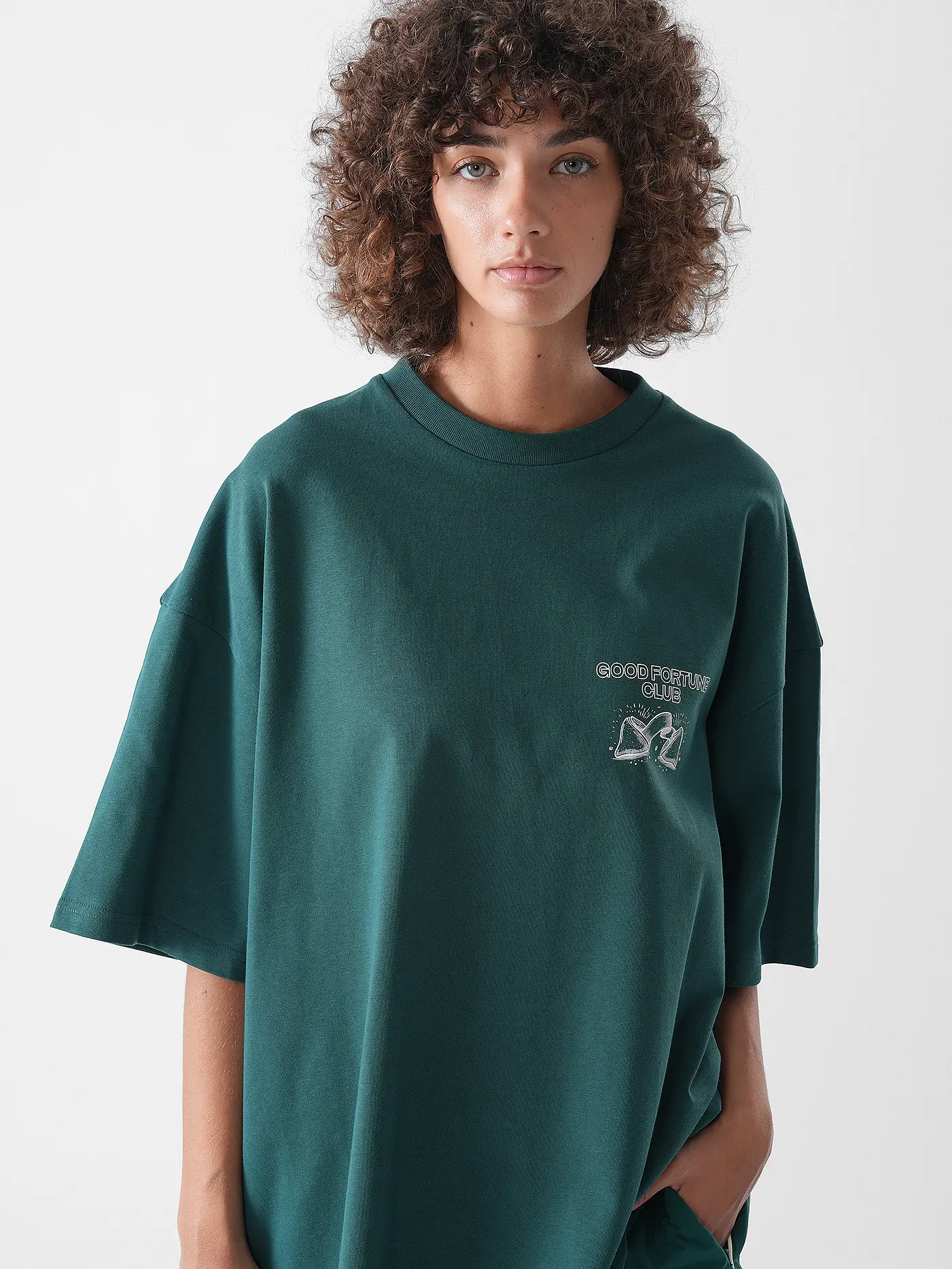KARO KAUER | T-Shirt Oversized Fit GOOD FORTUNE | dunkelgrün