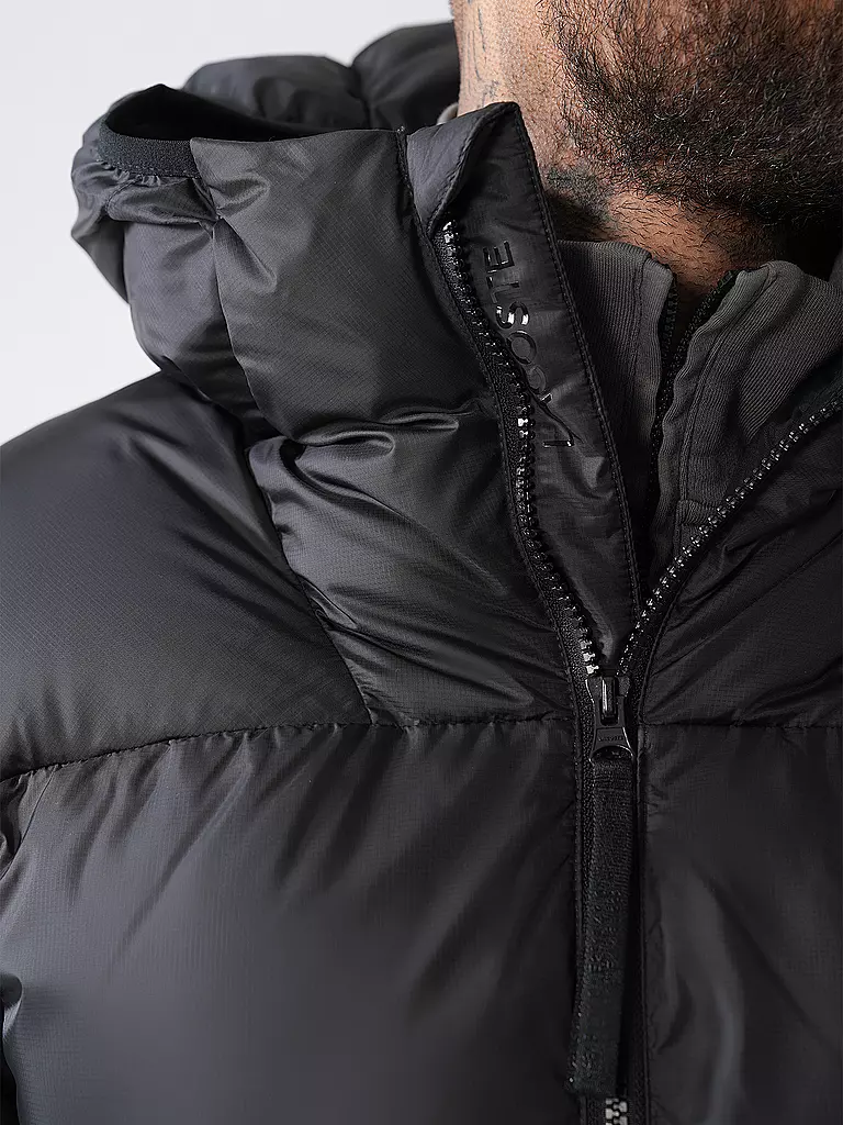 LACOSTE | Daunenjacke  | schwarz