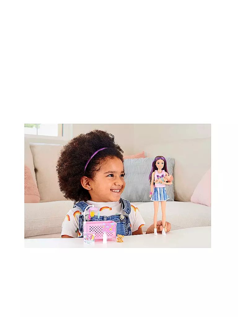 MATTEL | Barbie Skipper Babysitters Inc. Puppe mit Gitterbett, Baby & Zubehör Spielset (lila Strähnen) | keine Farbe