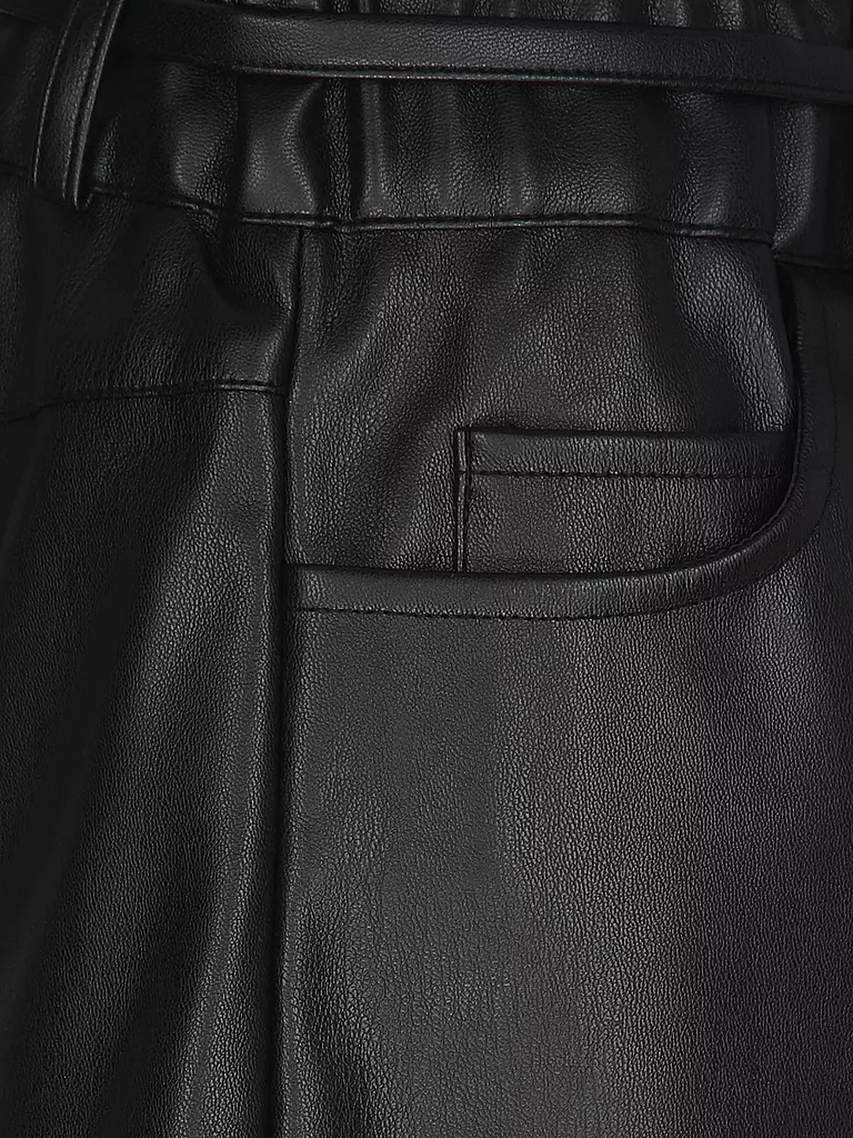 MONARI | Bermuda in Leder Optik | schwarz