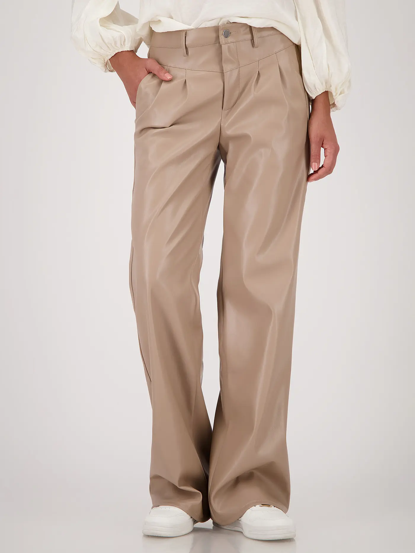 MONARI | Hose in Lederoptik | camel