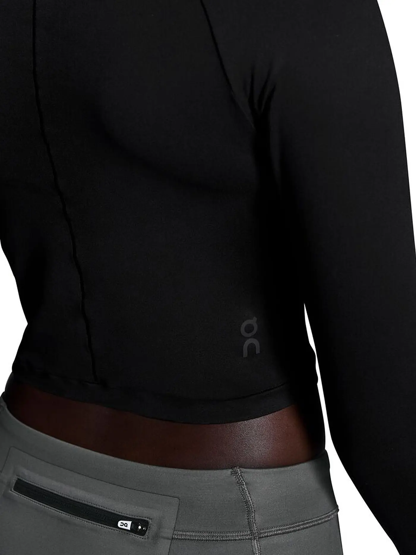 ON | Langarmshirt Cropped Fit  | schwarz