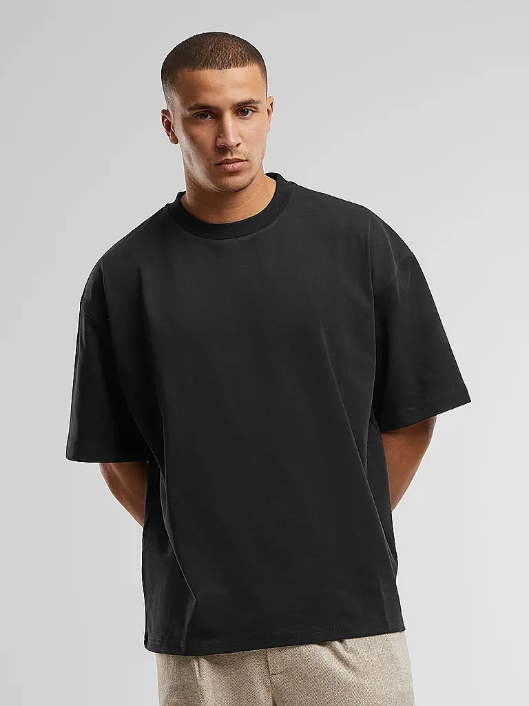 PROHIBITED | T-Shirt Oversized Fit | schwarz